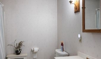 53 Henry St, Amherst, MA 01002