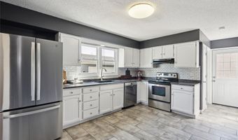 539 Village Ct, Altoona, IA 50009