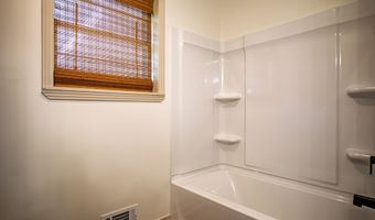 203 James St, Batesville, MS 38606