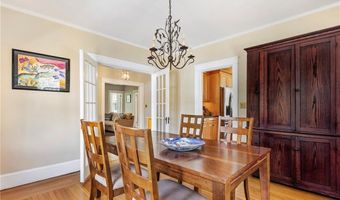 27 Cranston Ave, Newport, RI 02840