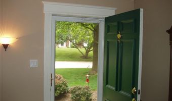 329 Nantucket Dr, Ballwin, MO 63011