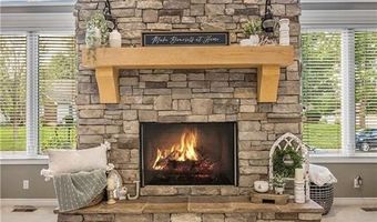 15417 Poplar St, Basehor, KS 66007