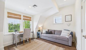 20 E Bowery St 3B, Newport, RI 02840