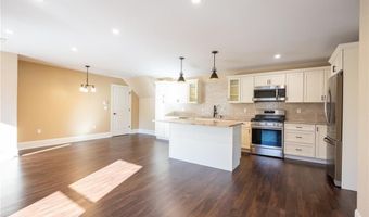 7 Dennell Dr, Lincoln, RI 02865
