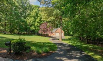 1018 Viewmont Dr, Asheboro, NC 27205