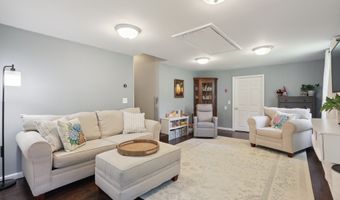 52 Berkshire Dr, Brookfield, CT 06804
