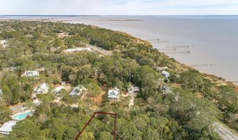 114 Bay Colony Way, Apalachicola, FL 32320