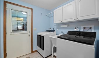 923 Hillside Dr, Amherst, OH 44001
