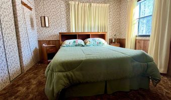 28 W Shore Rd, Babb, MT 59411