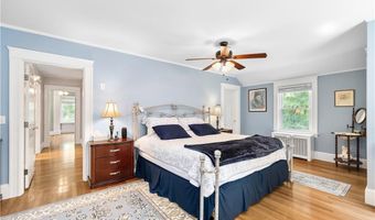 121 Commonwealth Ave, Warwick, RI 02886
