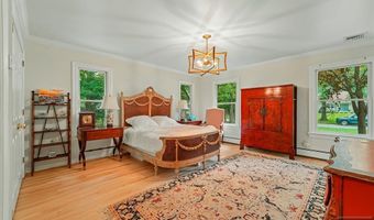 26 Bradrick Ln, Allendale, NJ 07401