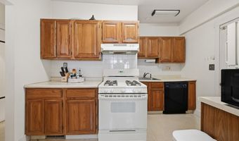 17 Lake Ave, Danbury, CT 06810