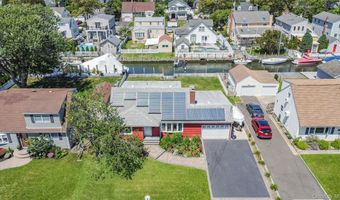 37 New Point Pl, Amityville, NY 11701