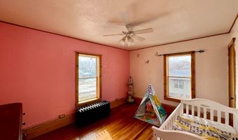 802 7th St, Britton, SD 57430