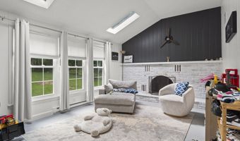 15 Blueberry Ln, Burlington, CT 06013