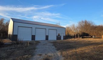 21306 Lawrence 2074, Ash Grove, MO 65604