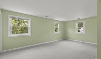 18 Harbor Hill Dr, Bourne, MA 02532