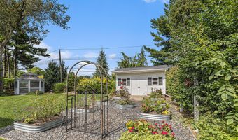 2222 Delaware Dr, Ann Arbor, MI 48103