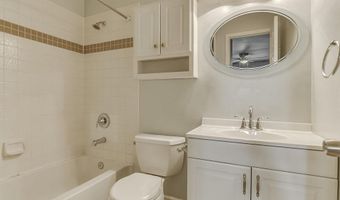 3305 WYNDHAM Cir 353, Alexandria, VA 22302