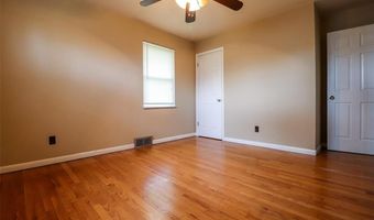 8932 Ione Ln, Affton, MO 63123