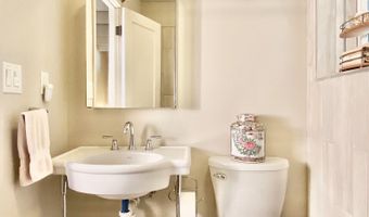 2007 Indian School Rd NW, Albuquerque, NM 87104