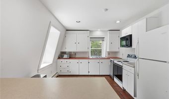 7 Nichols Ln 7, Hopkinton, RI 02832