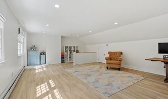 158 Kettle Hole Rd, Bolton, MA 01740