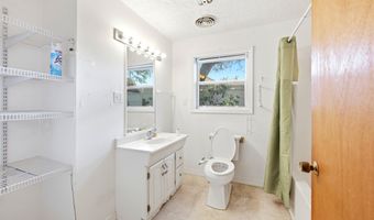 34 7th St, Apalachicola, FL 32320