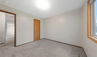 5214 148th St W, Apple Valley, MN 55124