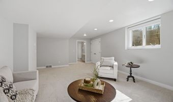 4717 N TANGLEWOOD Dr, Appleton, WI 54913