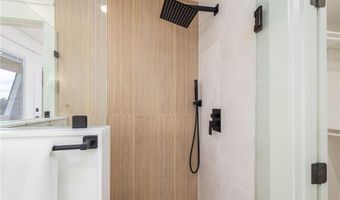 7 Sheffield Ave, Newport, RI 02840