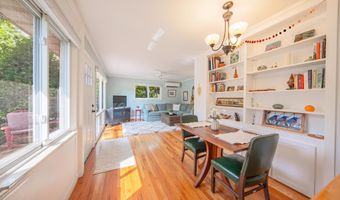2104 S Circle Dr, Ann Arbor, MI 48103