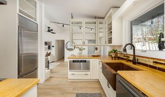 4120 Woodland Dr, Ann Arbor, MI 48103