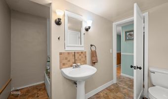 3233 Tarwater Ave, Anchorage, AK 99508