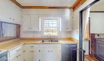 628 Tom White Rd, Big Sandy, TN 38221