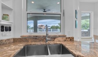 811 BIRDIE Way, Apollo Beach, FL 33572