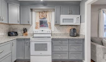 40 Cottage Grove Cir, Bloomfield, CT 06002