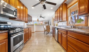11 E Appletree Ln, Arlington Heights, IL 60004