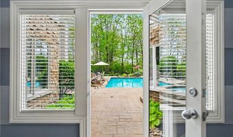 520 Bristol Dr, Aurora, OH 44202