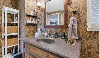 8008 NW 27 St, Bethany, OK 73008