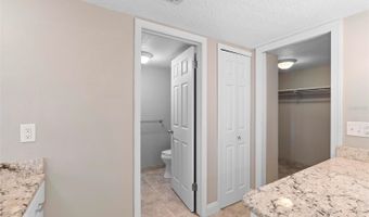 652 LAKE VILLAS Dr D, Altamonte Springs, FL 32701
