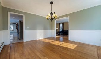 38 Kristen Ln, North Kingstown, RI 02852