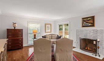 2317 S QUEEN St, Arlington, VA 22202
