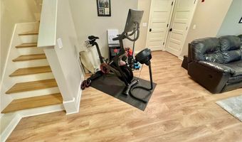 20 Robert Ave, Warwick, RI 02818