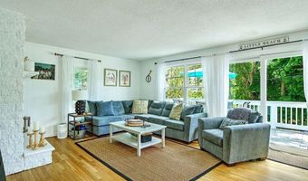 36 Fairway Rd, Narragansett, RI 02882