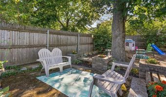 62 Pembroke Ln, Coventry, RI 02816