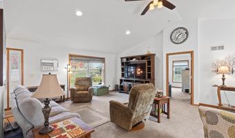 5709 Oak Crest Hill Rd SE, Riverside, IA 52327