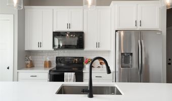 3217 Lakeview Dr SE, Altoona, IA 50009