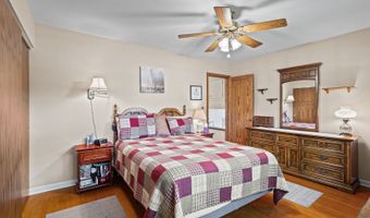 21 N Waterman Ave, Arlington Heights, IL 60004