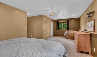984 Waters Edge Cir, Avon, MN 56310